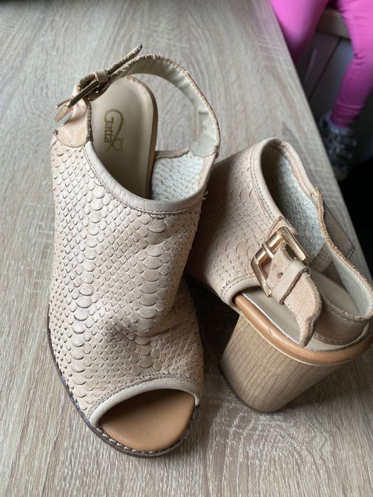 Vand sandale din piele marimea 36