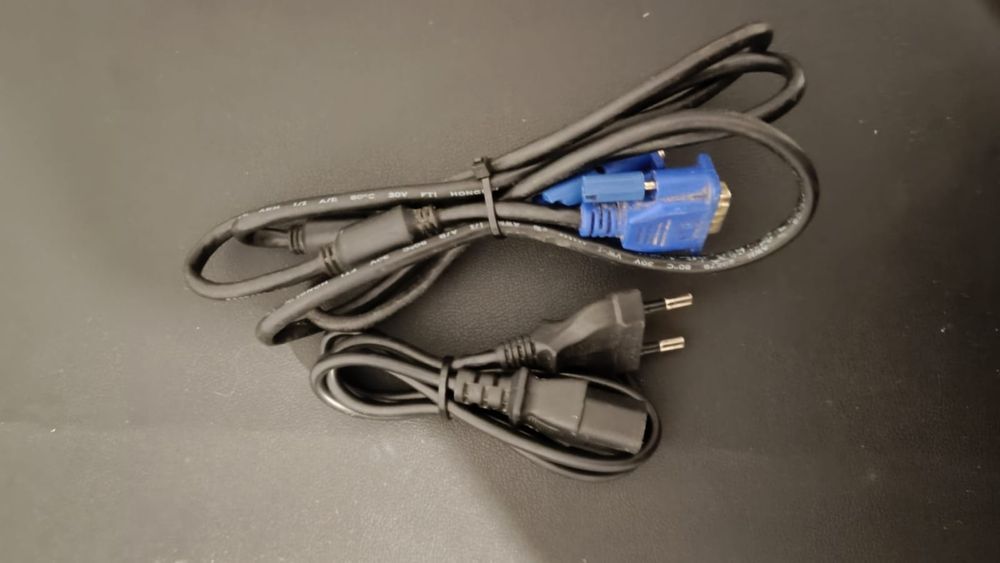 Vând PC low buget + monitor.