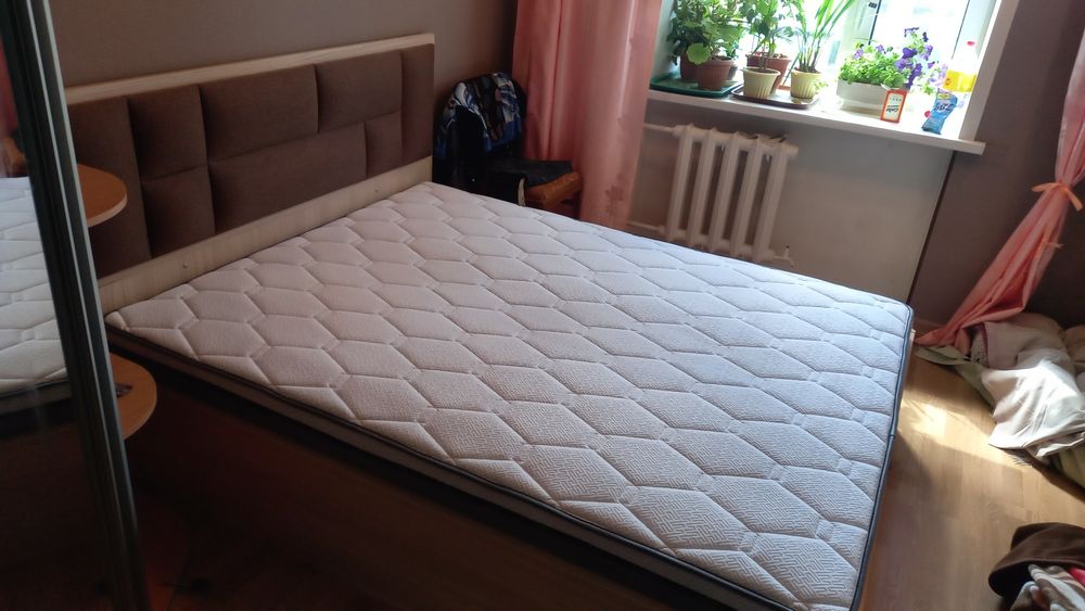 Двуспальная кровать,  в отличном состоянии, производство Шатура