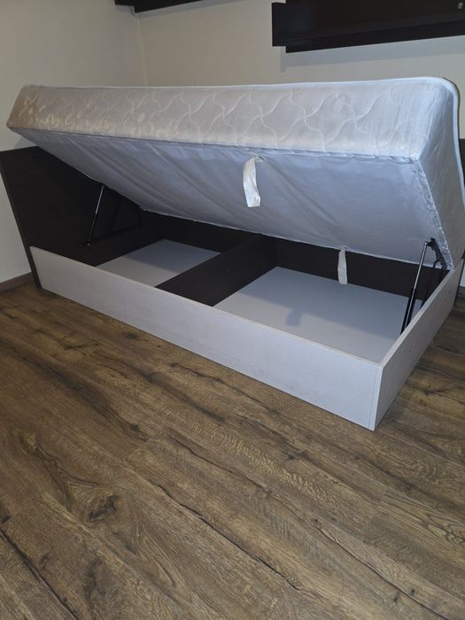 Ъглови легла бяло и венге със матраци