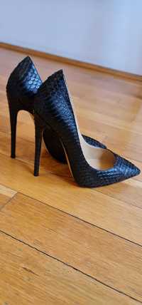 Pantofi stiletto