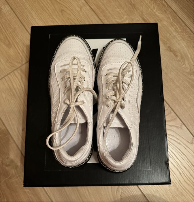 Сникърси бели, прозрачна подметка, естествена кожа, размер 38