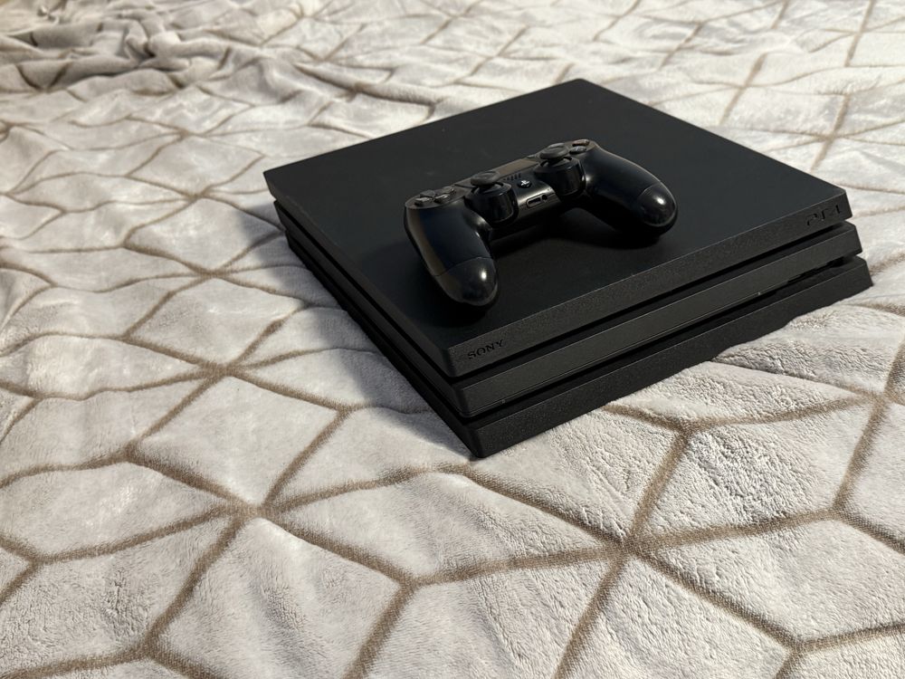 Ps4 pro отлично състояние