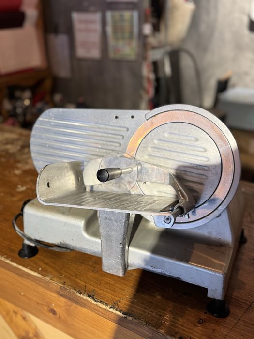 Feliator profesional pret 1000 de lei