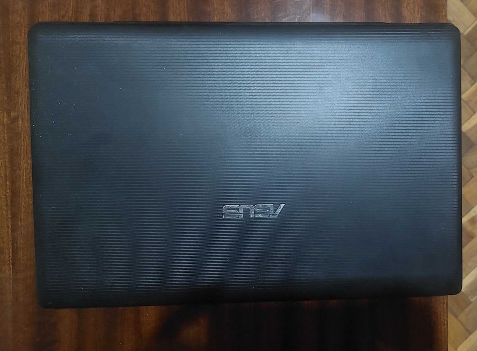 Два лаптопа+ едно зарядно