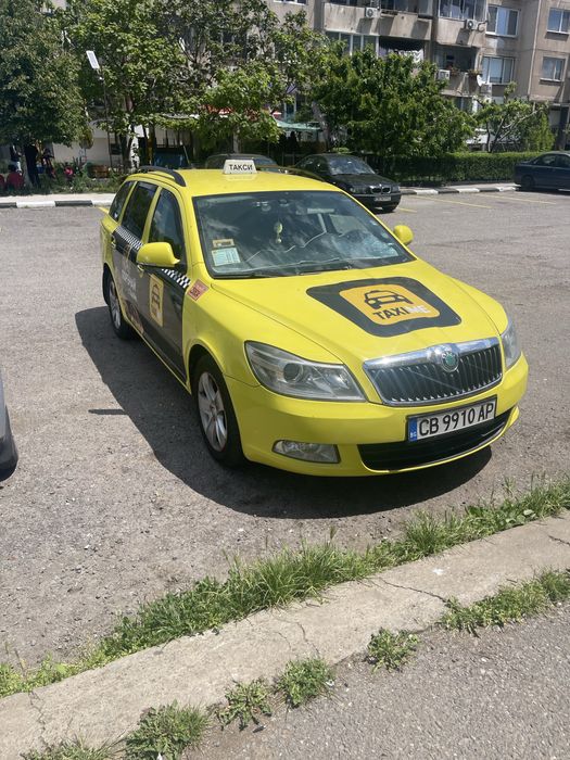 Taxi-Шкода Октавиа 2012 година.Автомат ДСЖ 1.6 TDI 105 конско сили