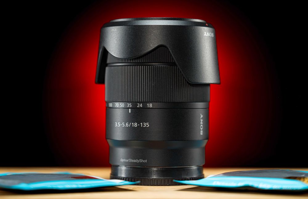 Обектив Sony E-Mount 18-135mm f/3.5-5.6 OSS