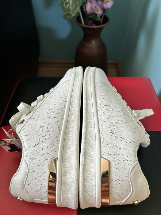 Adidasi sport marca Elle sport, mărimea 38, culoare alb