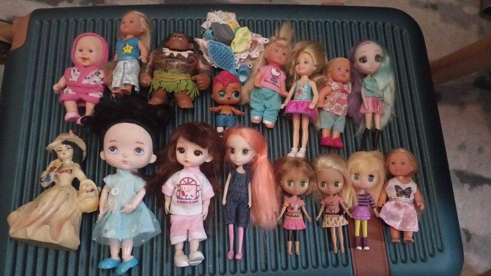 Лот куколок и разной одежки и обуви, без торга