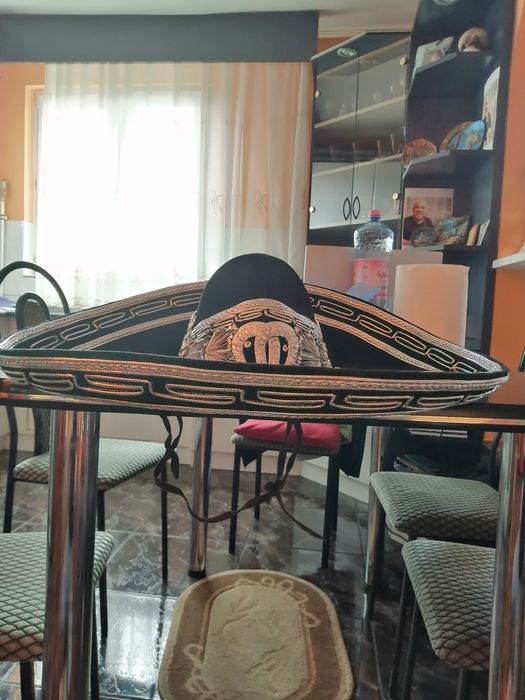Vând Sombrero