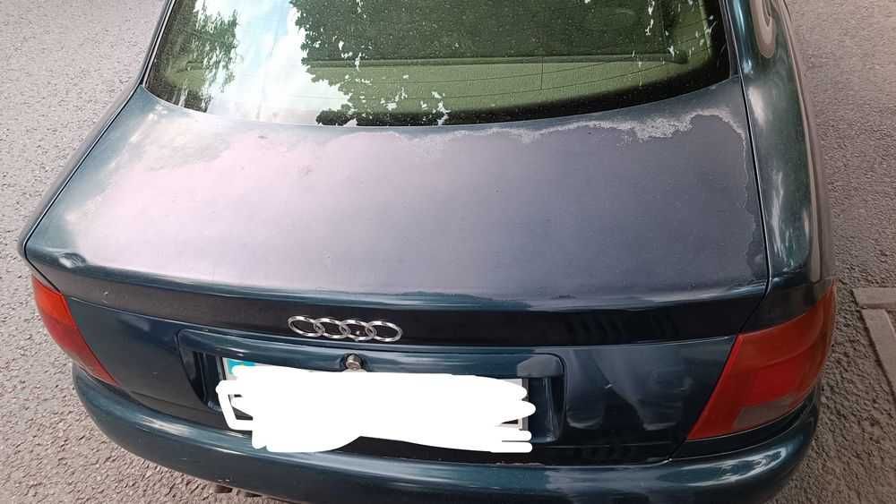 Автомобиль Audi A4 1995 года