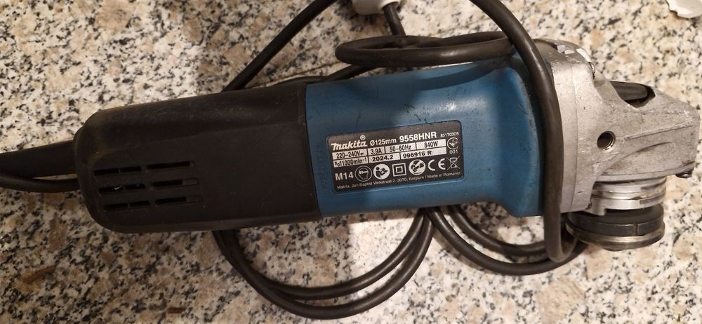 Vând polizor Makita 9558 HNR- disc  125cm
