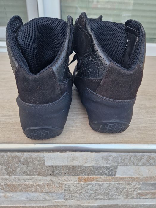 Дамски обувки за мотор