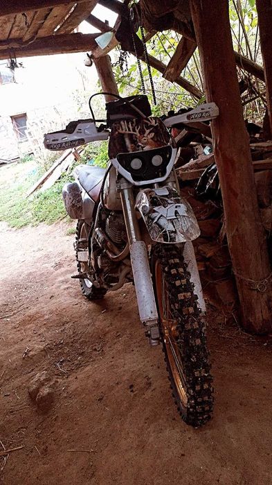 Продавам Honda XR 400