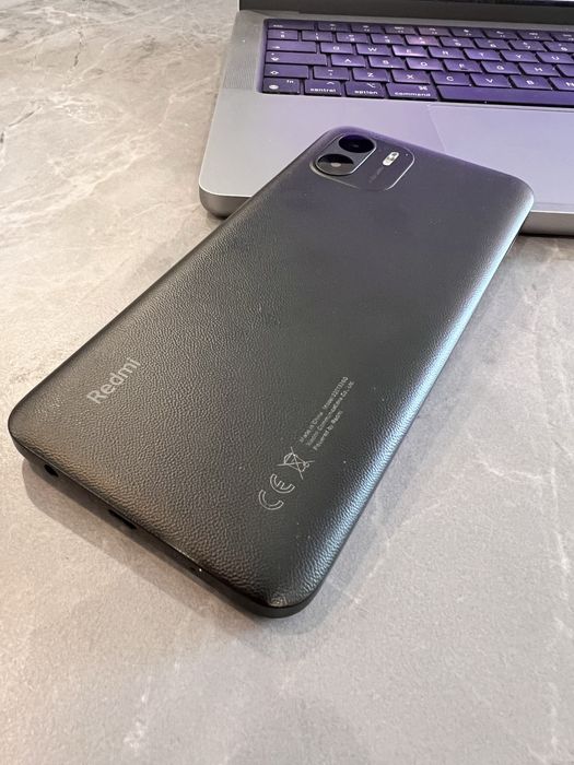 Xiaomi redmi A1 перфектен с подарък кейс