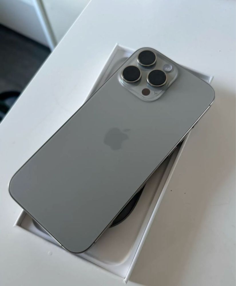 Продам iPhone 15 Pro Max 256Gb