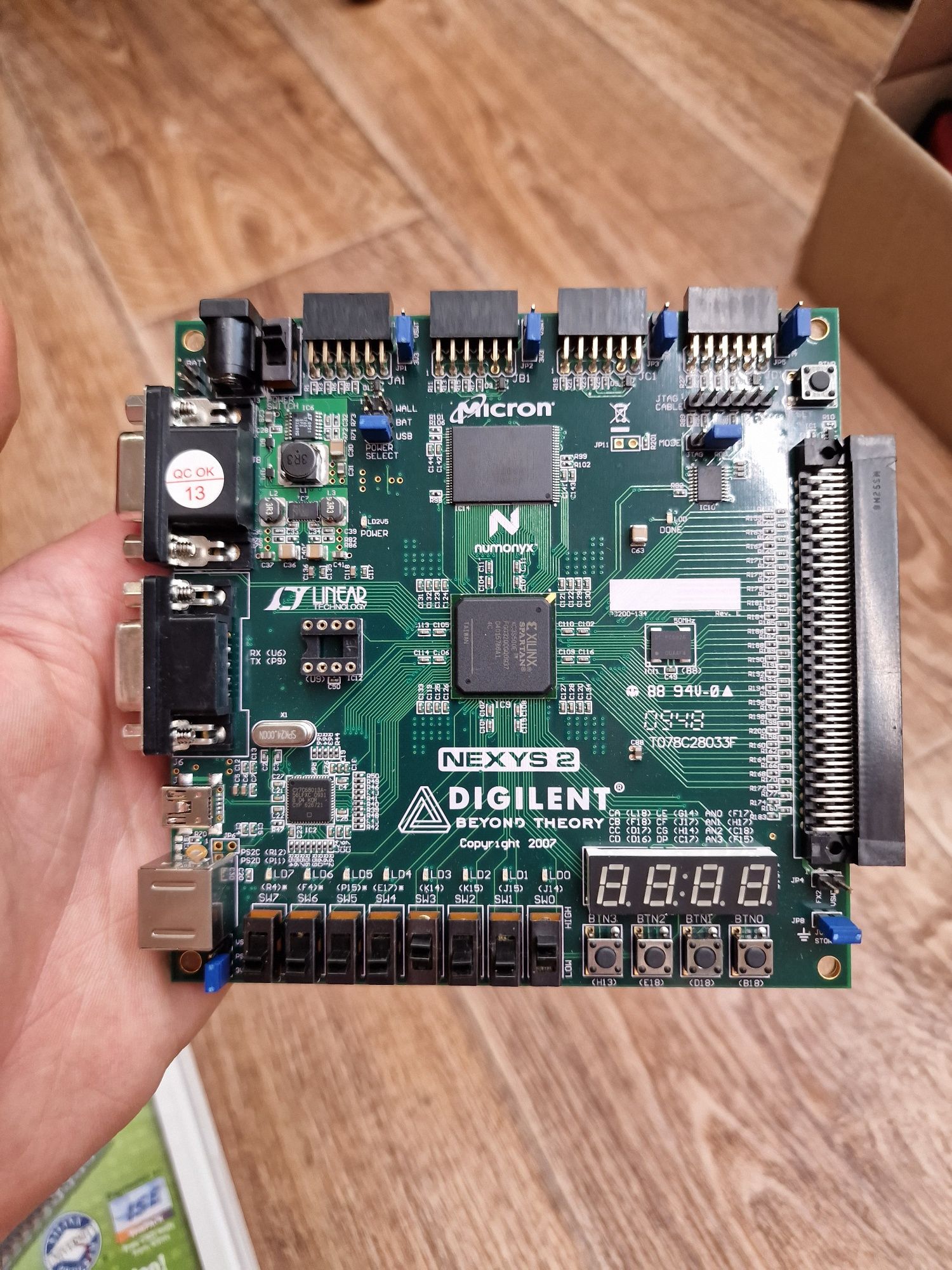 Отладочная плата Digilent Nexys 2