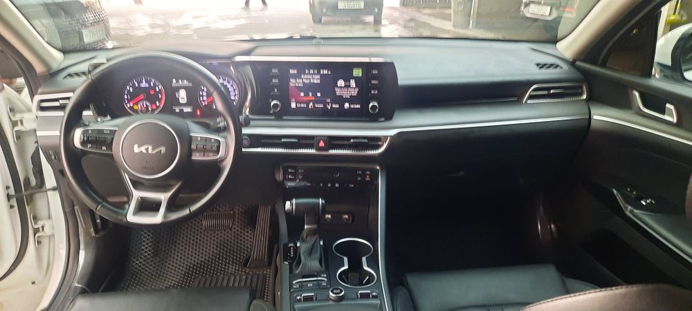 Kia k 5 . 2 позиция 2023 год.