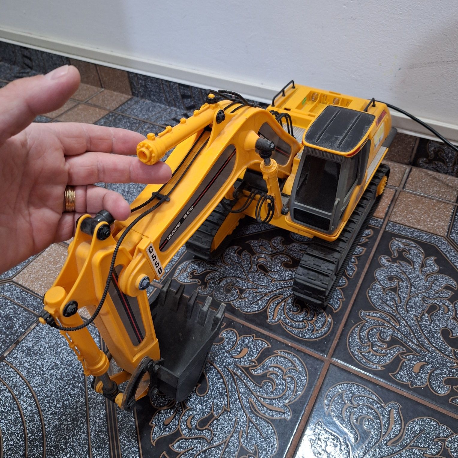 Excavator cu telecomanda și sunete