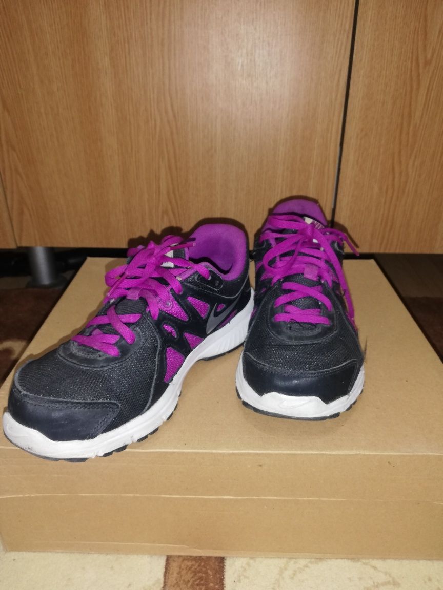 Pantofi sport - NIKE