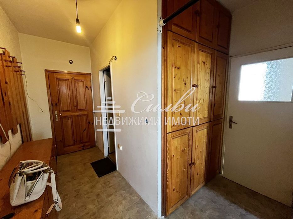 Двустаен апартамент - кв. Тракия!