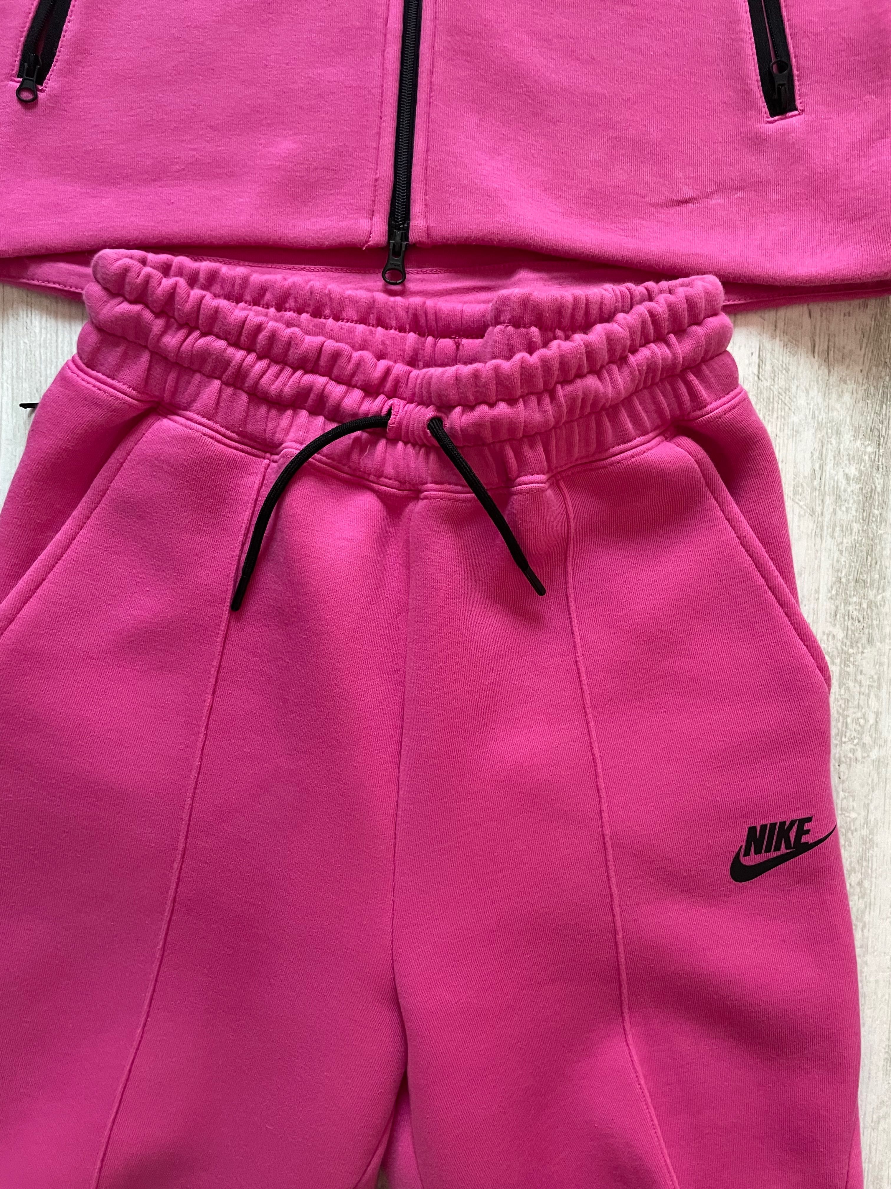 Дамски анцуг Nike tech fleece
