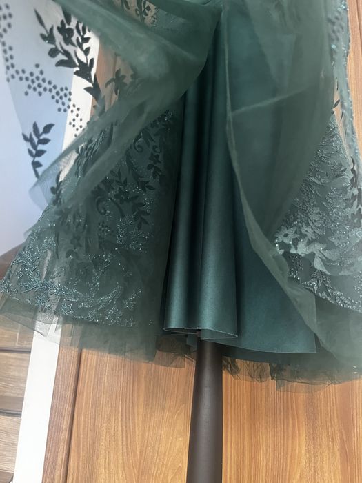 Официална рокля в зелено