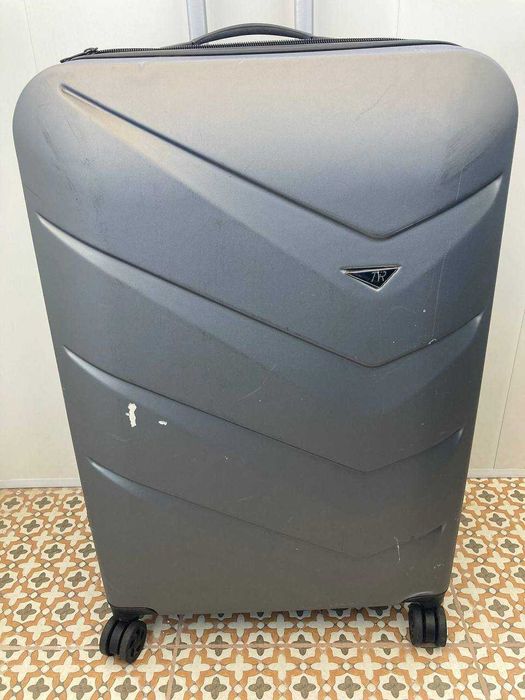 Чемодан на колесиках большой, с кодом