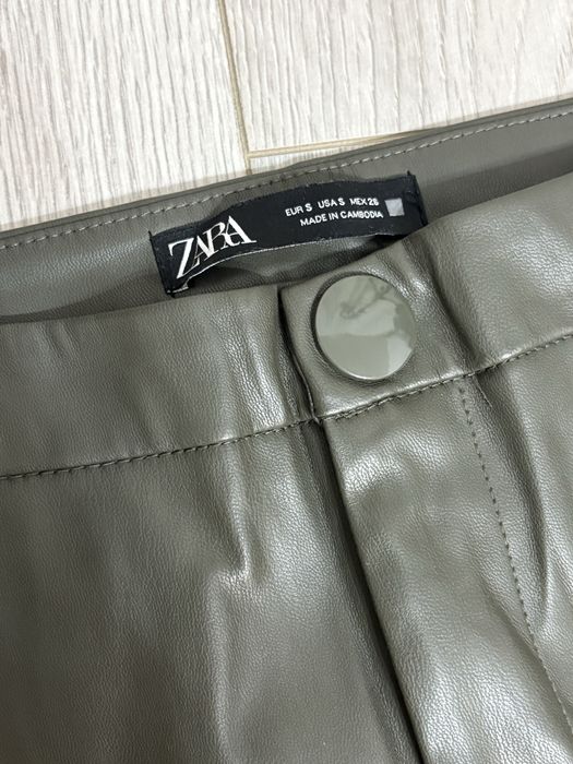 Pantaloni de piele Zara mar S