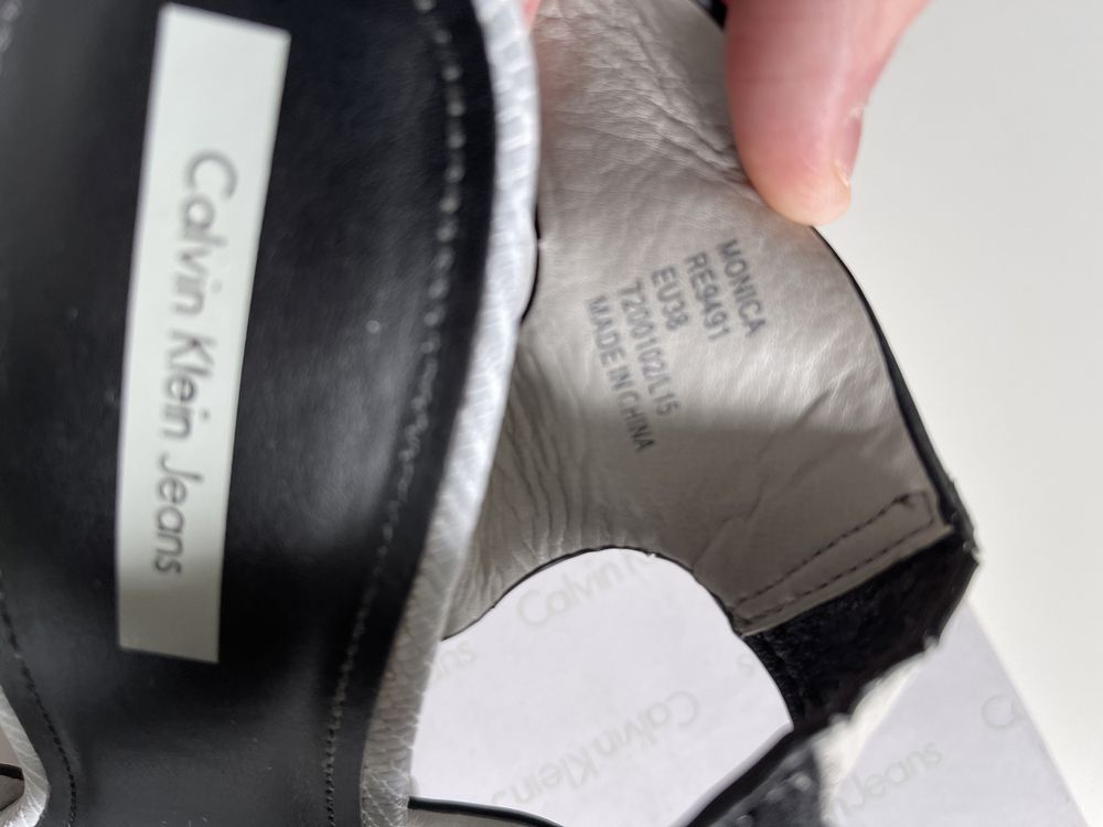 Оригинални обувки с висок ток Calvin Klein