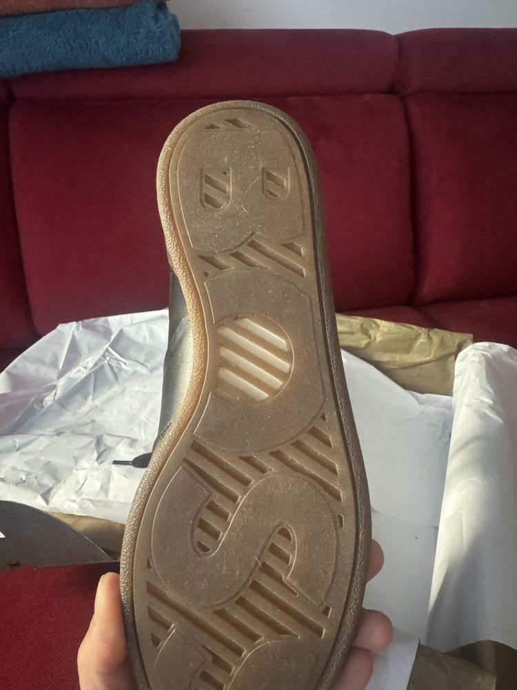Adidasi Boss noi