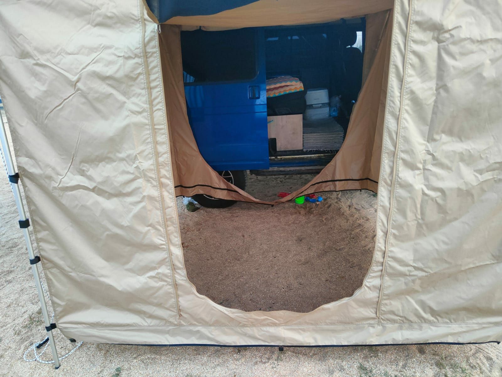 Палатка - комната Alaska Missions для маркизы