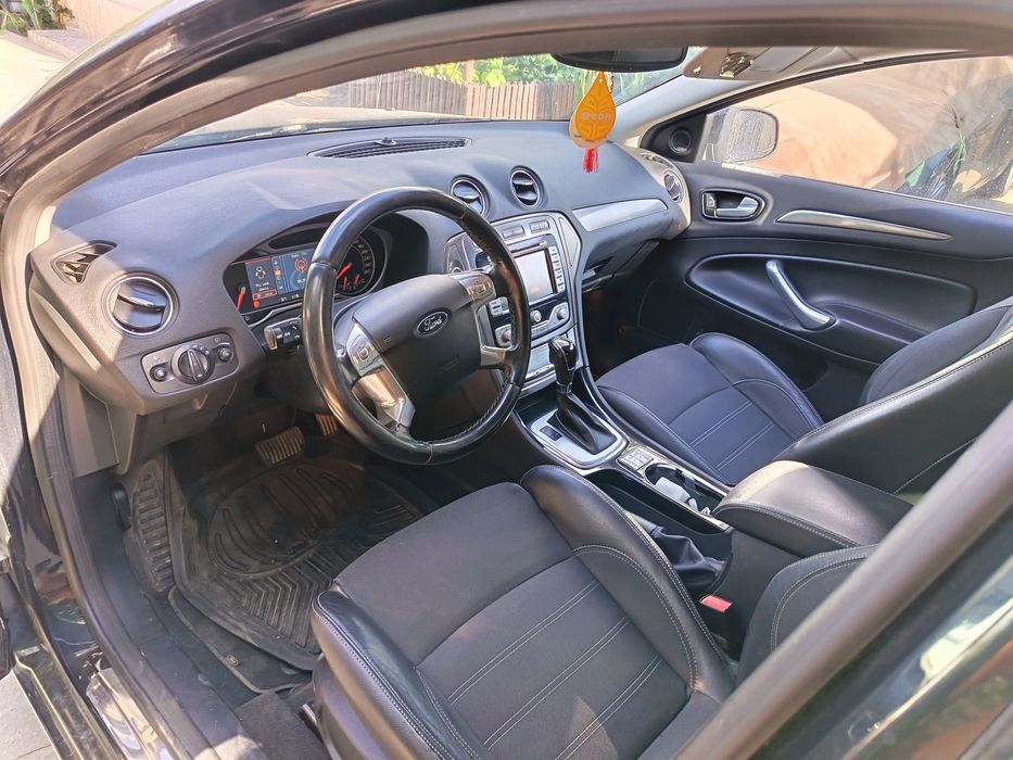 Vând Ford mondeo