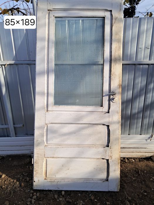 Usi vechi de vânzare