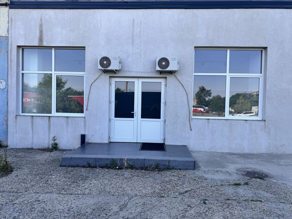 Vand doua ferestre si usa de exterior