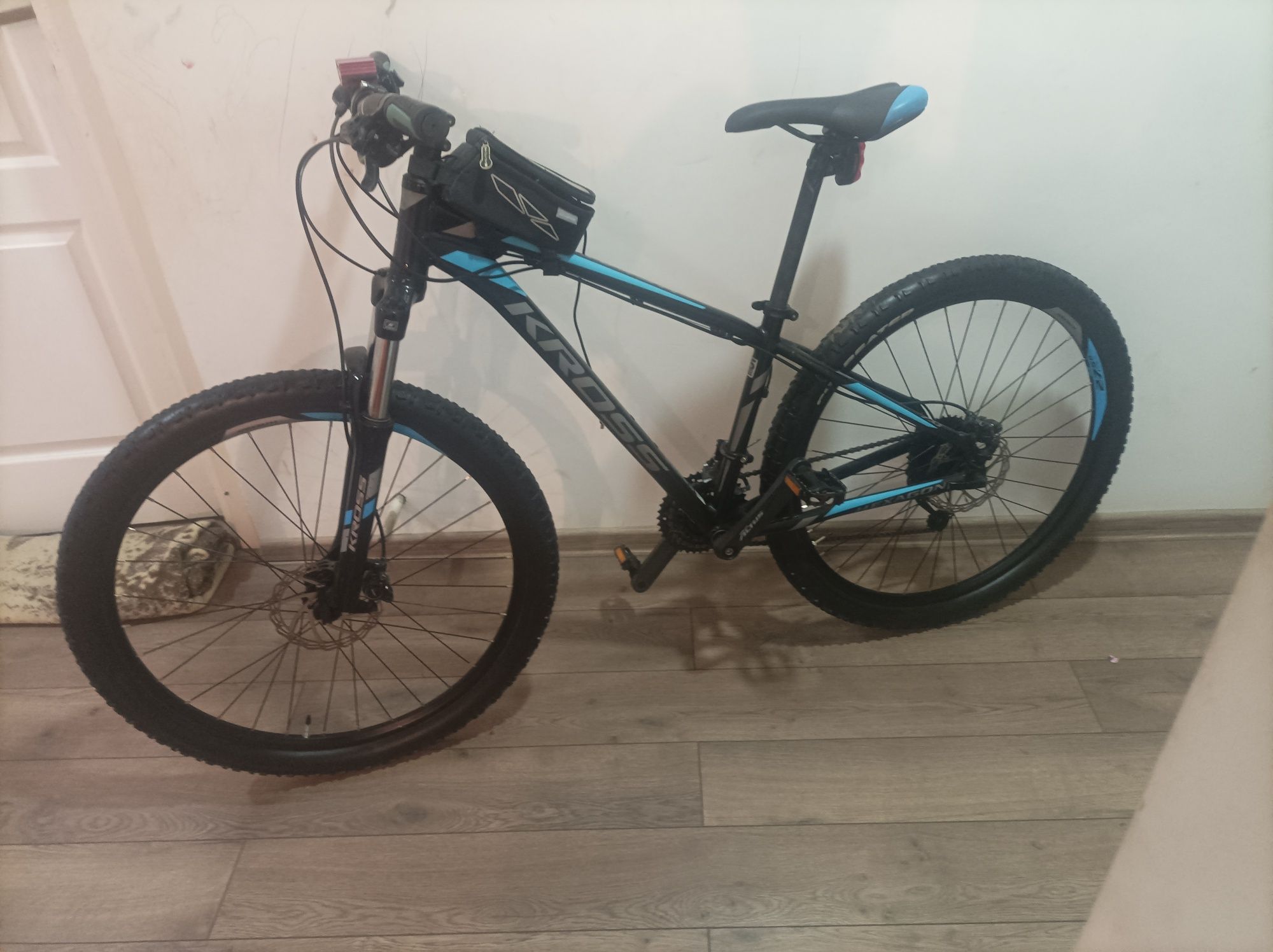 Kross Hexagon black-graphite blue glossy 2021