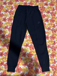 Pantaloni Nike Tech Fleece