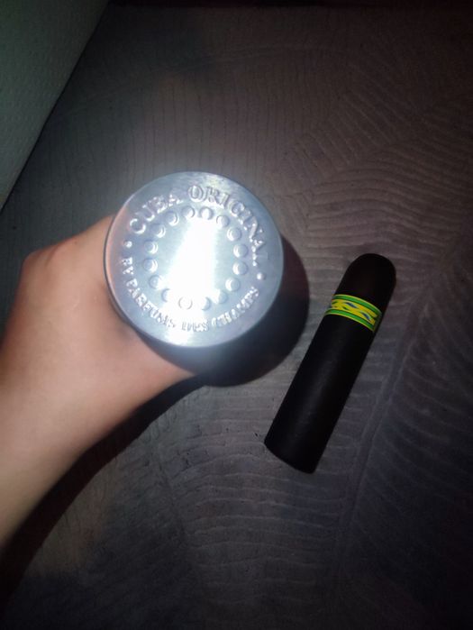 Vând parfum bărbătesc ediție specială