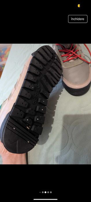 Adidași barbati aproape noi