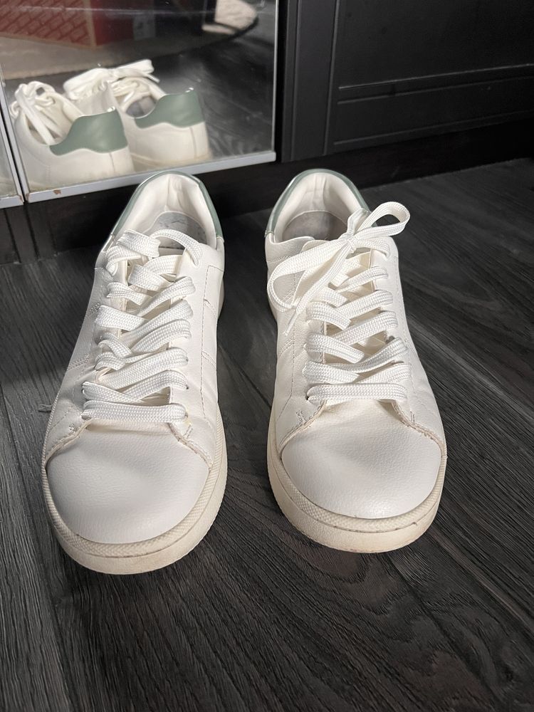 Sneakers albi ZARA - Masura 43 pantofi sport