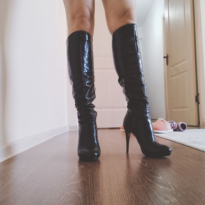 Сапоги 3000 тг Турция в отличном состоянии 37-38 размер