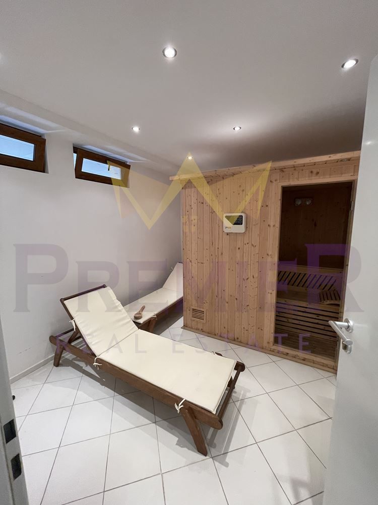 Продава се Тристаен апартамент в Варна, м-т Траката - 100 кв.м за 2280 €/кв.м - Снимка #2