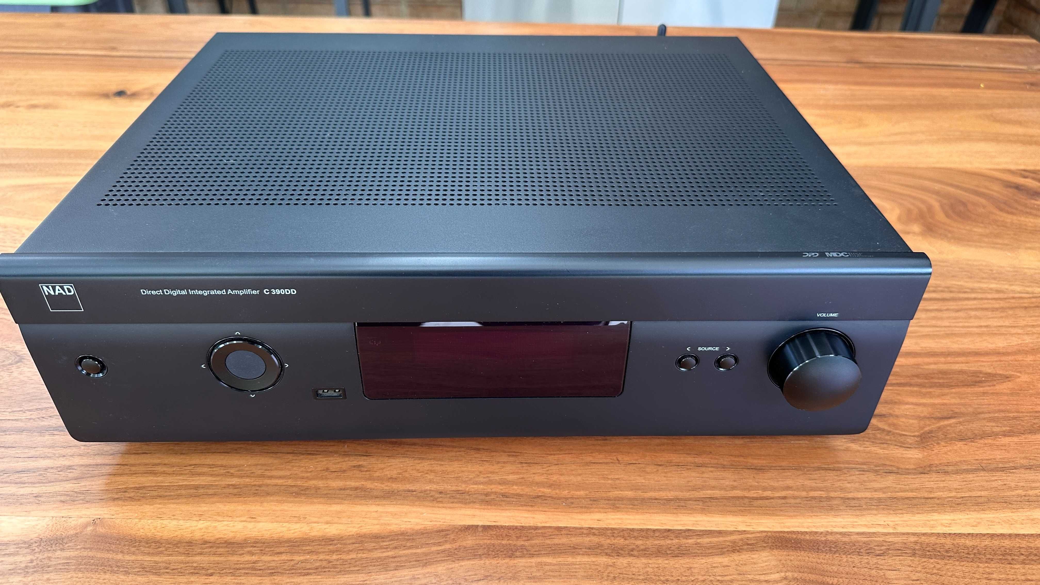 Amplificator Integrat NAD C390DD