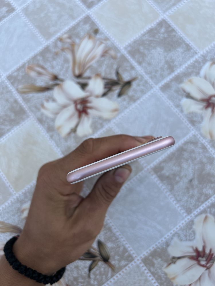 Vand iphone 7 perfect functinoal fara nici o urma de uzura