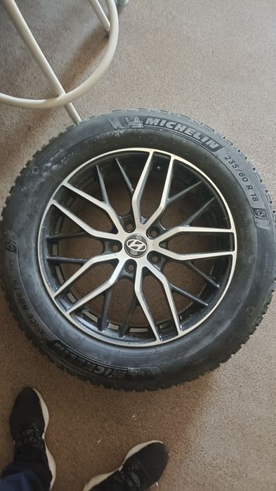Продам зимние шины с дисками 235х60х18