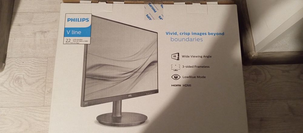 Монитор Philips 221V8