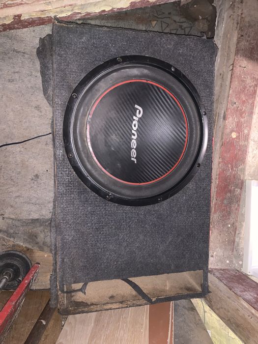 Vand subwoofer auto