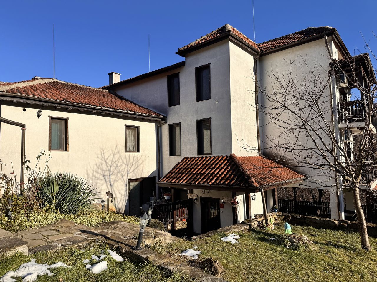 Продава се Хотел в с. Орешак, Област Ловеч - 970 кв.м за 464 €/кв.м - Снимка #13