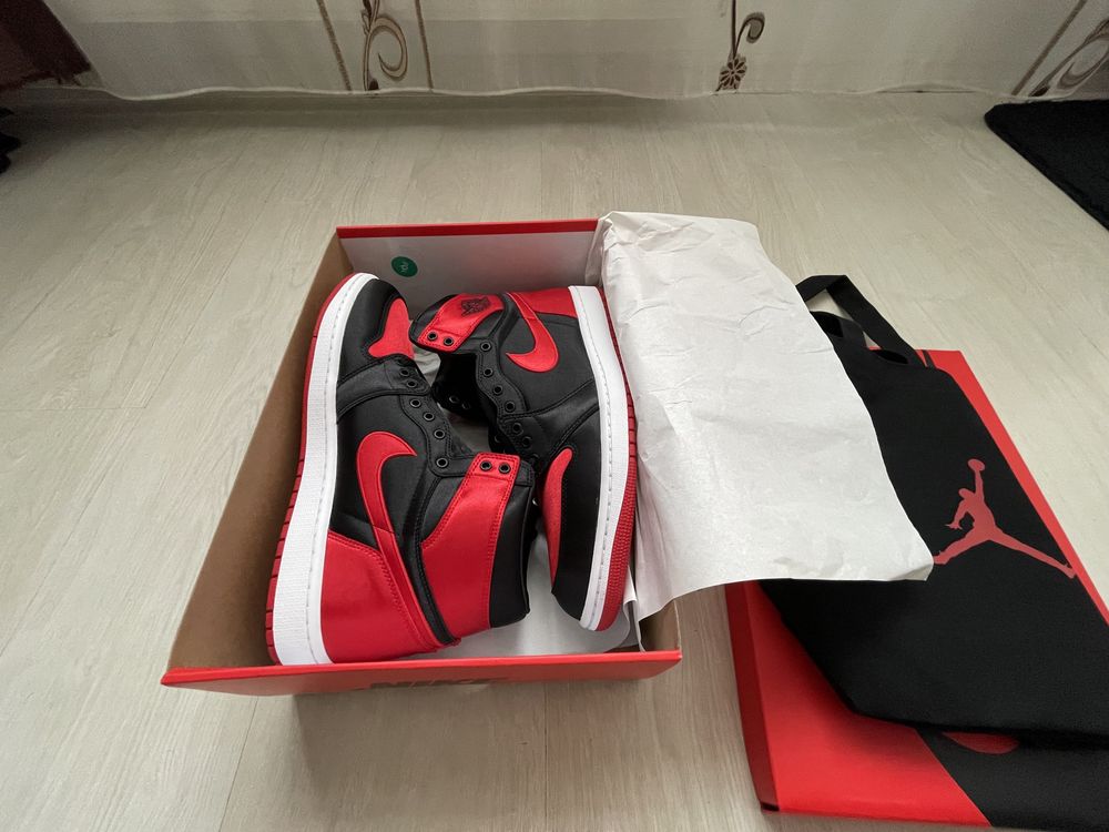 Jordan 1 OG Satin Bred