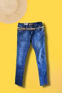 Blugi | jeans de dama 

Cauți blugi de dama moderni si confortabili?